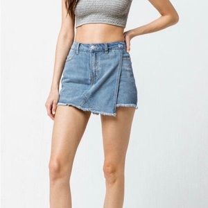 Cute sky and sparrow shorts!